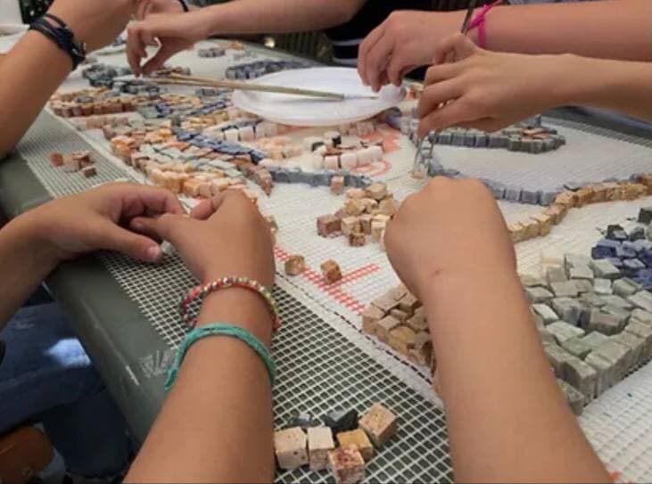 Engagement actif pour la découverte de la mosaïque au grand public